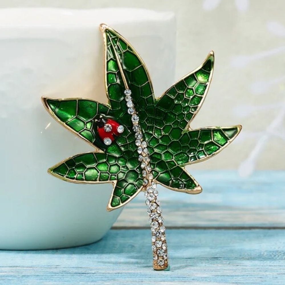 Vintage Enamel Green Maple Leaf & Lady Bug Brooch. MA